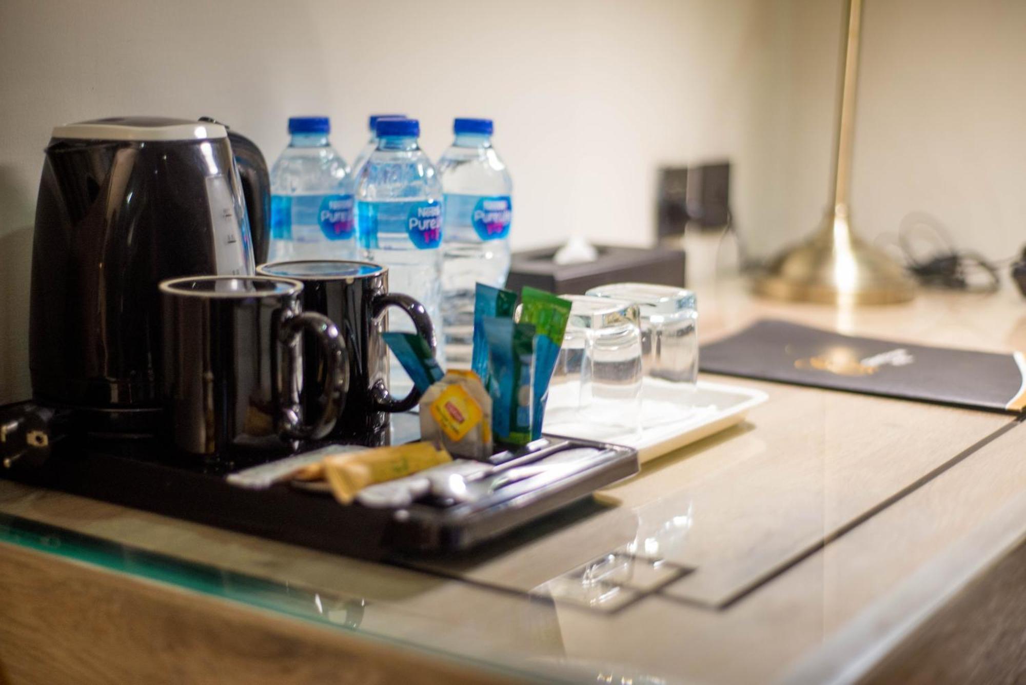 Hotel Dgates ลาฮอร์ ภายนอก รูปภาพ