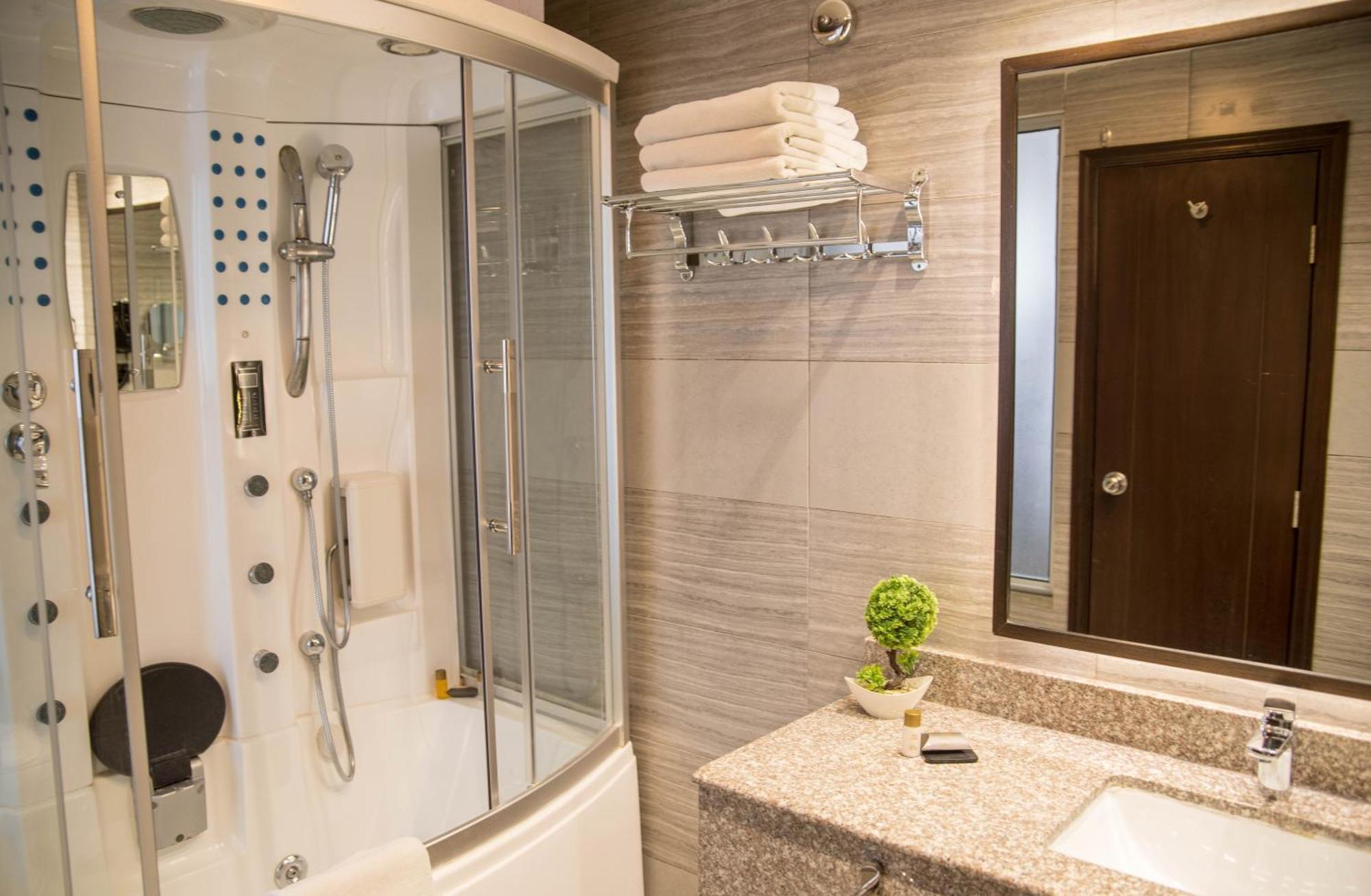 Hotel Dgates ลาฮอร์ ภายนอก รูปภาพ