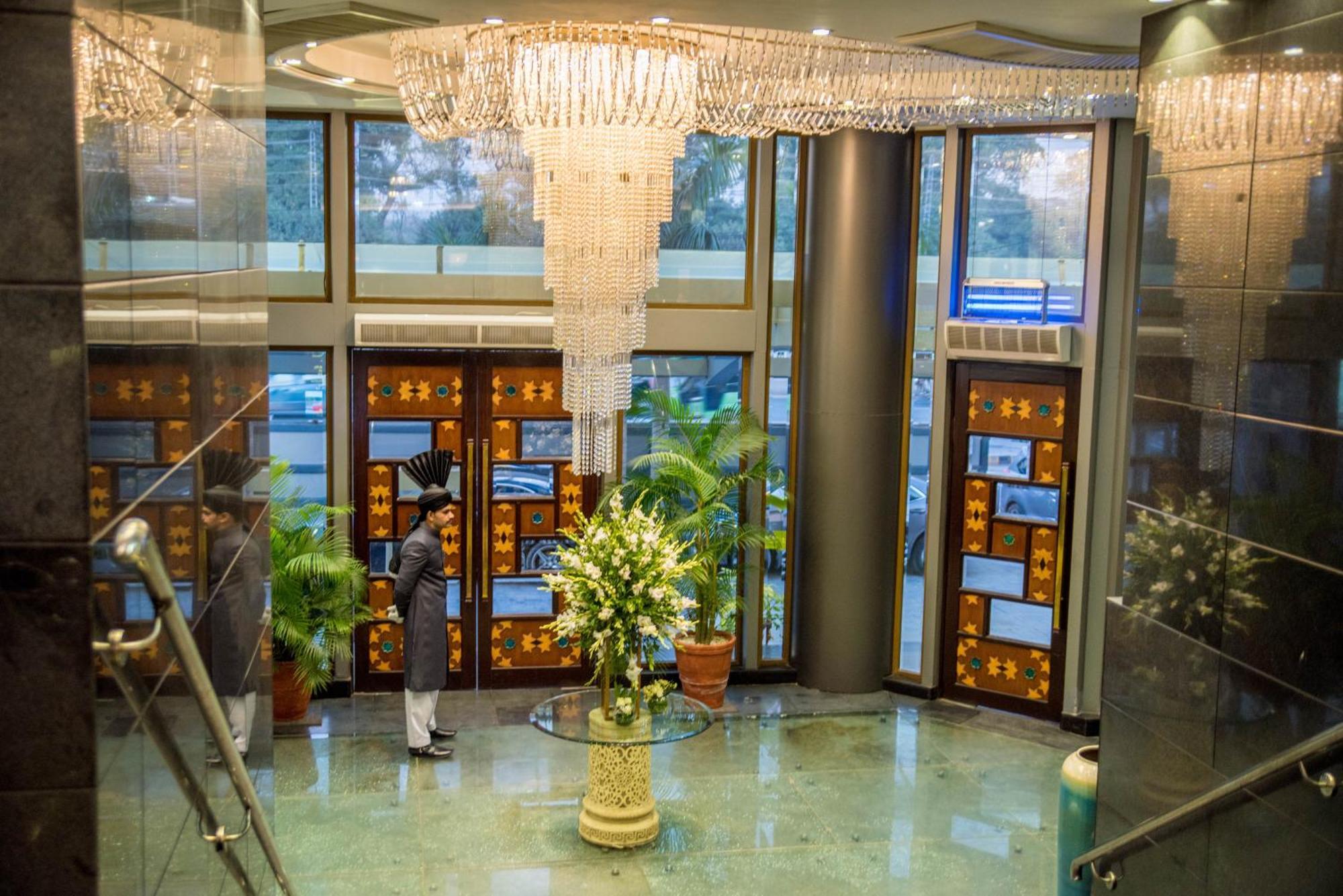 Hotel Dgates ลาฮอร์ ภายนอก รูปภาพ