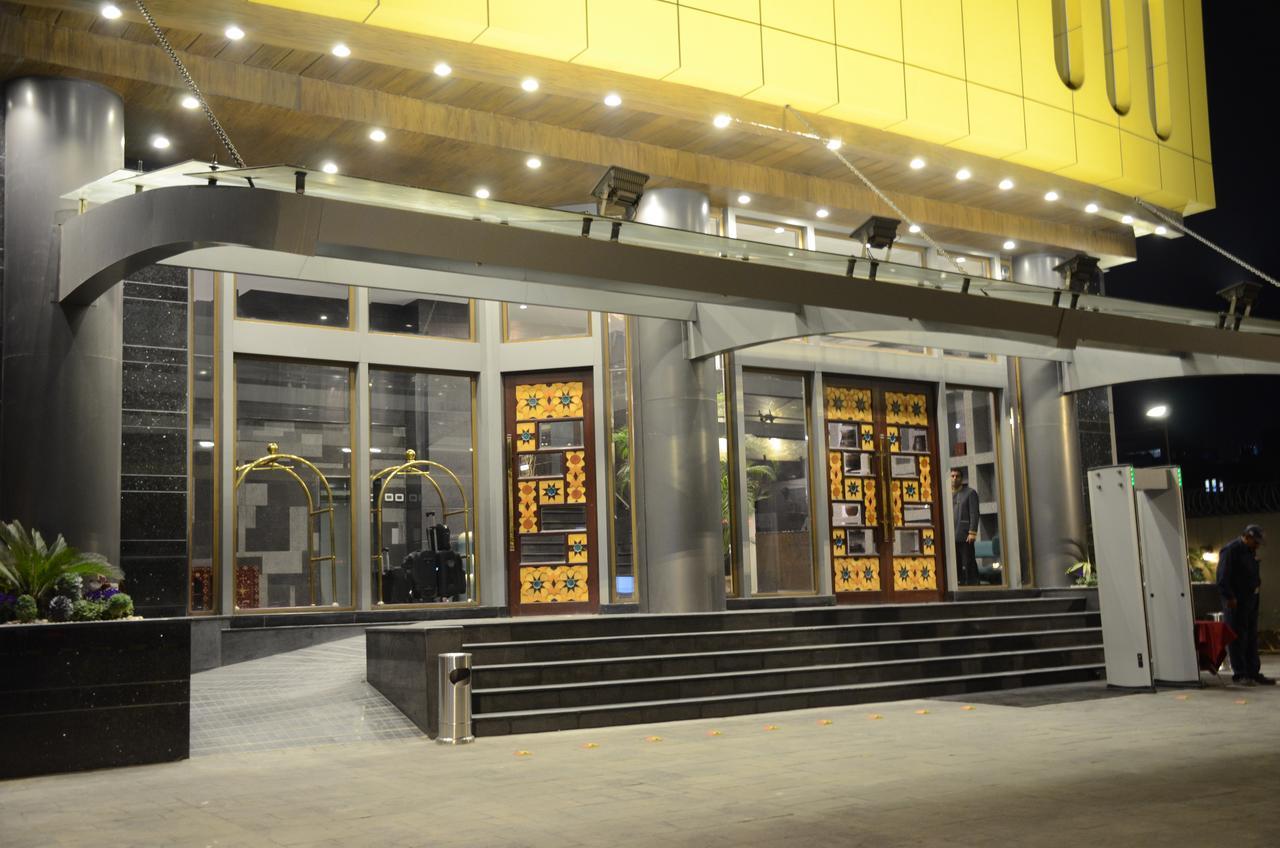 Hotel Dgates ลาฮอร์ ภายนอก รูปภาพ